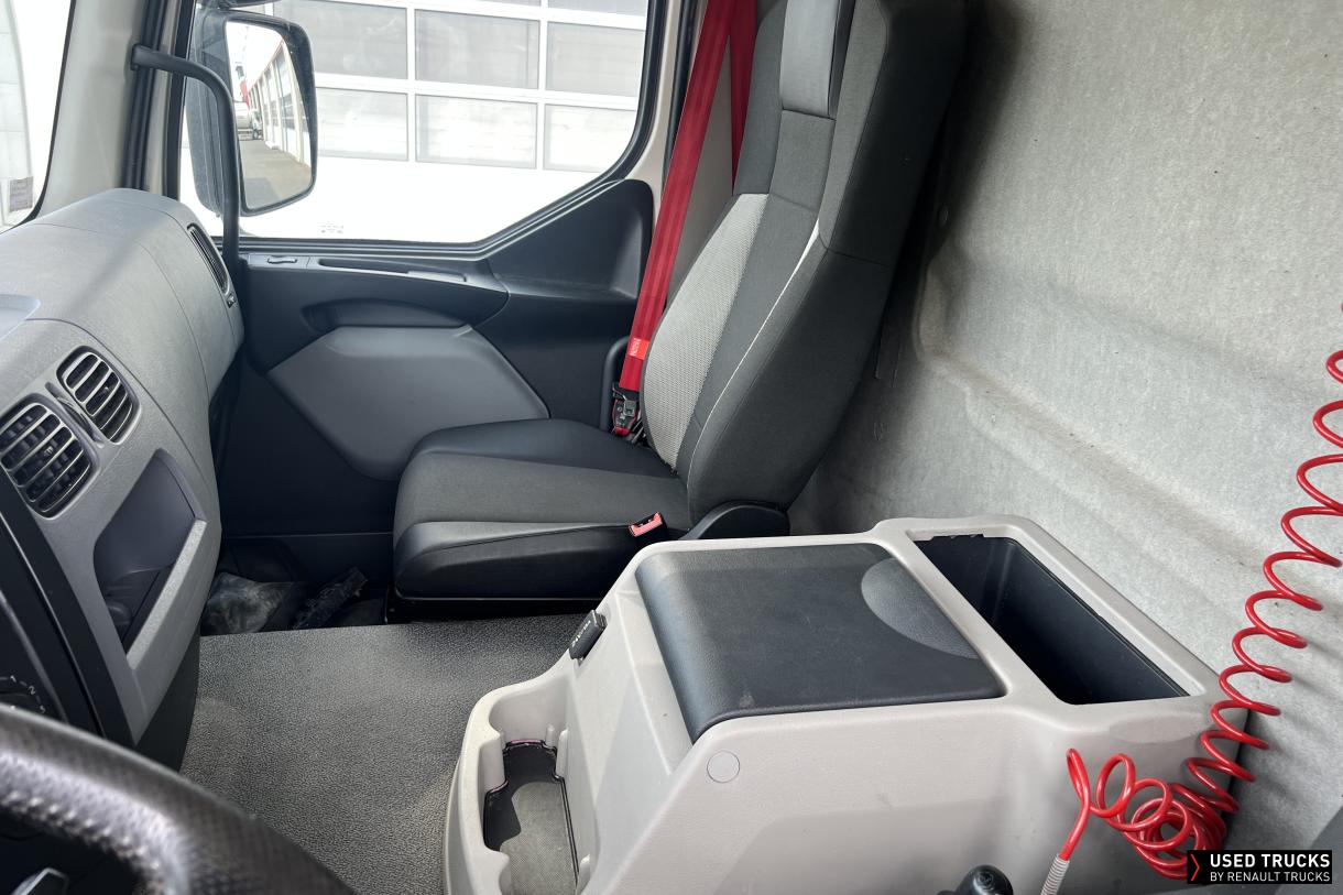 Renault Trucks D Wide 320