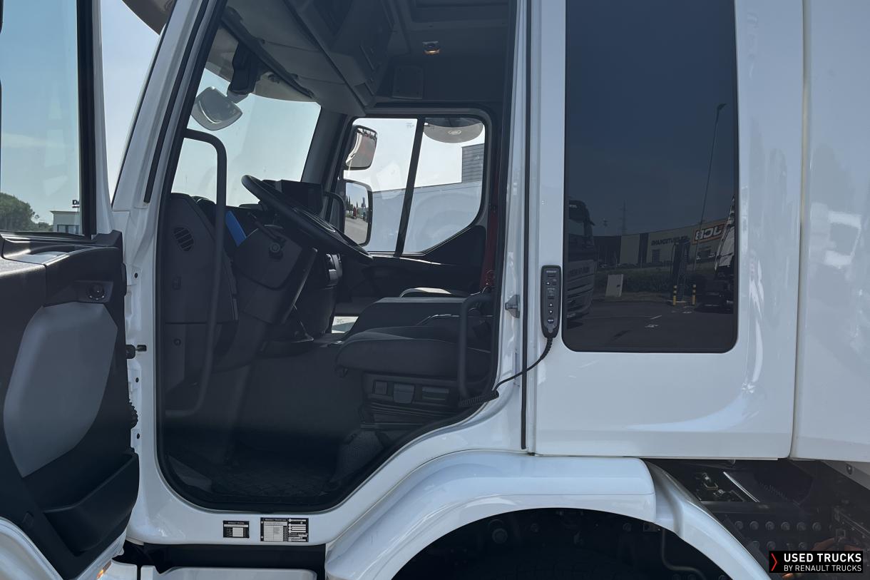 Renault Trucks D Wide 
