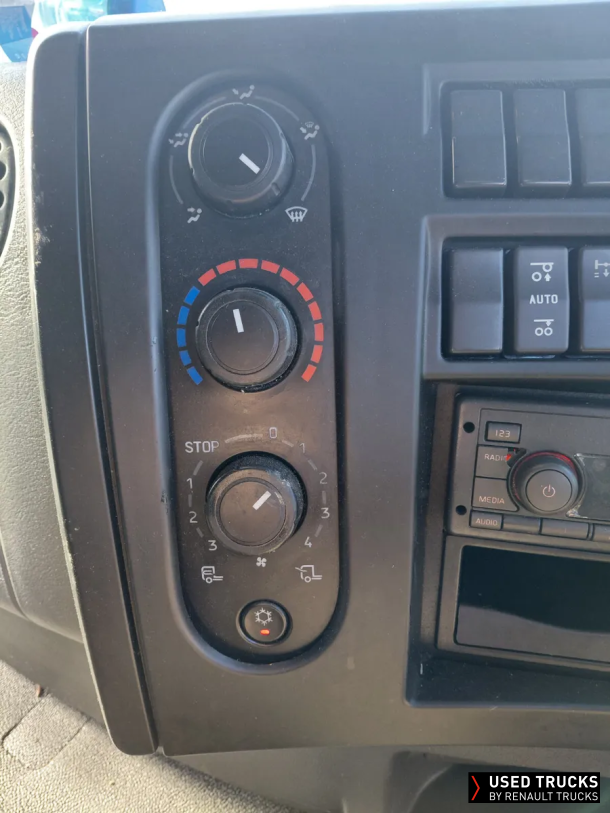 Renault Trucks D Wide 320