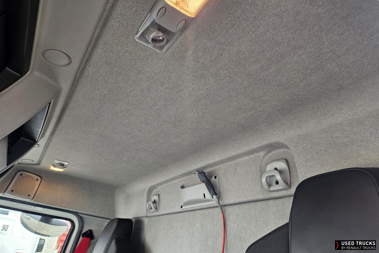 Renault Trucks D Wide 320