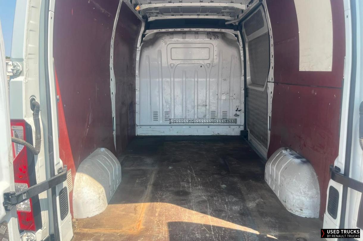 Nissan NV400 