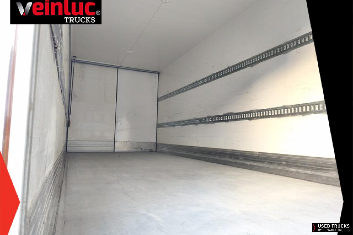 Renault Trucks D Wide 320
